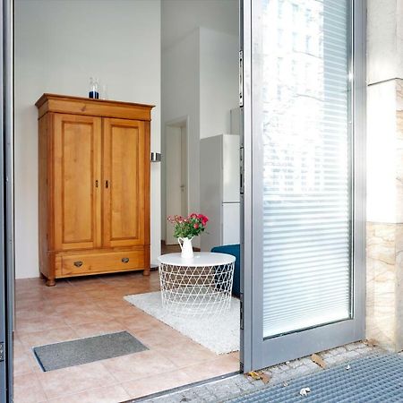 Swine By Rockchair Apartments L Superhost Status L Cozy Family & Business Flair In City Center "Mitte" Modern Studio Boxspringbed Welcomes You! Berlino Esterno foto