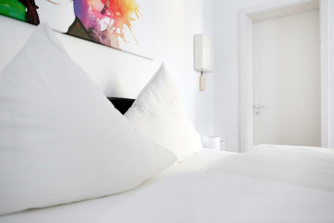 Swine By Rockchair Apartments L Superhost Status L Cozy Family & Business Flair In City Center "Mitte" Modern Studio Boxspringbed Welcomes You! Berlino Esterno foto